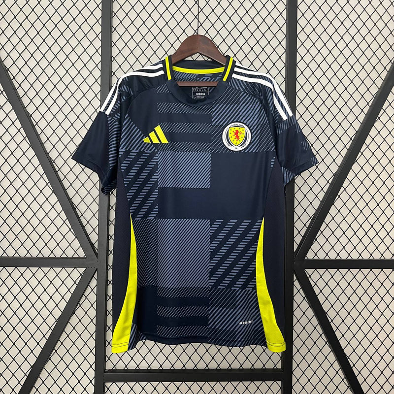 Camisa Seleção da Escócia 2024 Home - Euro - Masculina - ADIDAS -Modelo Torcedor - Azul escura com detalhes Amarelos