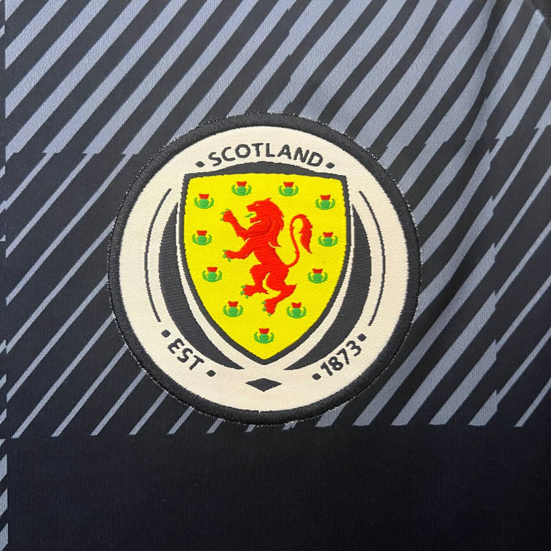 Camisa Seleção da Escócia 2024 Home - Euro - Masculina - ADIDAS -Modelo Torcedor - Azul escura com detalhes Amarelos