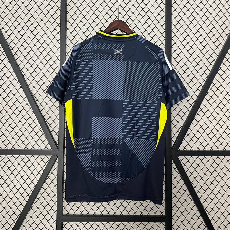 Camisa Seleção da Escócia 2024 Home - Euro - Masculina - ADIDAS -Modelo Torcedor - Azul escura com detalhes Amarelos