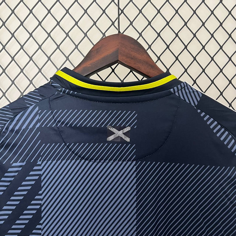 Camisa Seleção da Escócia 2024 Home - Euro - Masculina - ADIDAS -Modelo Torcedor - Azul escura com detalhes Amarelos