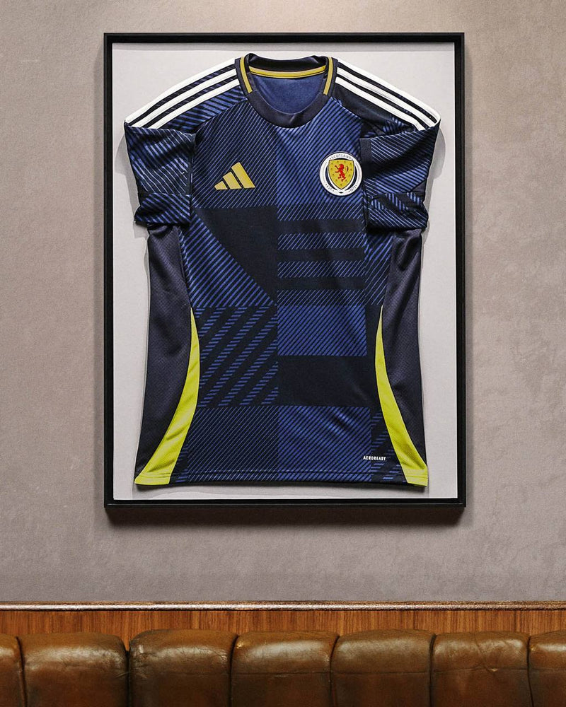 Camisa Seleção da Escócia 2024 Home - Euro - Masculina - ADIDAS -Modelo Torcedor - Azul escura com detalhes Amarelos
