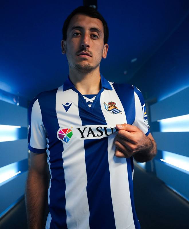 Camisa Real Sociedad Home 24/25 - Macron - Branco e Azul
